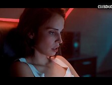 Heida Reed,  Sara Dögg Ásgeirsdottir Sexy,  Brunette Scene In Stella Blómkvist (2017-2021)