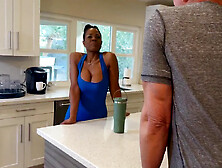 Raven Swallowz’s Ebony Milf Heat in a Workout Passion