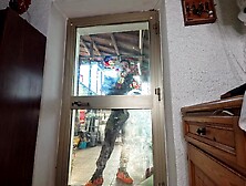 Il corriere e la casalinga arrapata (cuckold)