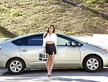 Негр большим концом круто жарит азиатку