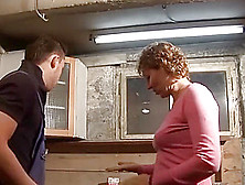 Alte Mutti wird im Keller vom Sohn schon gepoppt