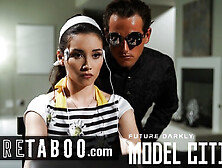 Une Jeune Femme Au Foyer Soumise À Un Contrôle Médical