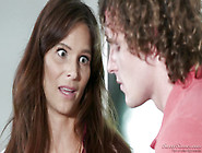 Mature doctor Syren De Mer helps Robby Echo to orgasm