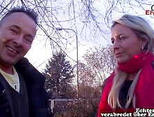 Blonde Frau von Nebenan angeflirtet und gefickt