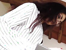 Sexy secretary Sofia flaunts her nylon-covered feet in the office