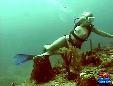 Shameless nude girl under water