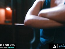 GIRLSWAY - 10 GIRL LESBIAN GANGBANG! ROUGH FISTING,  STRAP-ON SEX,  AND SQUIRTING! - SPANISH SUBTITLES