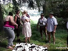 Lederhosen Sex-party in nature