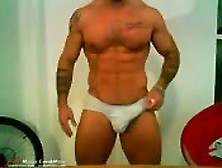 Chico Musculoso Exhibe Su Maravilloso Cuerpazo