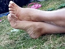 Nervous arabic hip hop pointing feet preview.