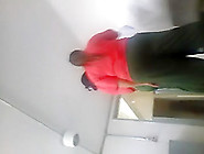 Mostrando o pau no meio de uma reuniao no vestiario