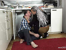 German plumber mounts thai queen