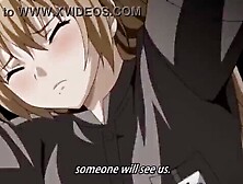 Sie entblößt ihre großen Brüste und wird mehrmals penetriert und mit Sperma bespritzt.