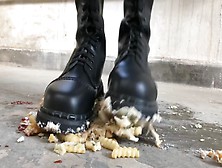 Crush some snack and hamburger with Dr.  Martens