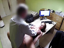 LOAN4K. Blonde vient a lagence de pret et a le sexe sauvage