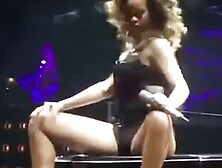 rihanna danse et mouvement hot !!!