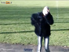 Don en Ad nemen een Duits hoertje mee voor het VPS voetbalteam