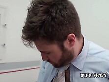 Une Secretaire Brune A Lunette, gros Seins,  Se Fait Baiser Sur Le Bureau Par Step son Patron Elle Baise Comme Une Bonne Salope