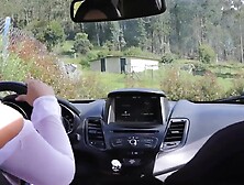 Me encontré con un desconocido en la carretera y terminamos teniendo sexo en mi carro/ I met a stran