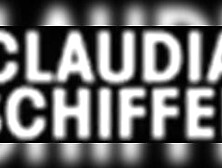 Claudia Schiffer zeigt Nippel in einem durchsichtigen Hemd