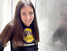 Milaya Devushka Na Vecherinke Predlozhila Seks Na Balkone Poka Ee Paren Ne Vidit