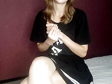 ГОСПОЖА ДАВИТ СВОЕГО МАЛЕНЬКОГО РАБА ГИГАНТ ФЕТИШ ВИД СНИЗУ POINT OF VIEW ENG