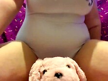 Curvy gal Pillow Humps and Bangs her Toy until this babe Cums