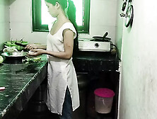 Malik ne muze paise dekar hotel me jabar dasti pela