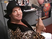 Missy wil dolgraag in de porno en komt op casting bij Porno Bob