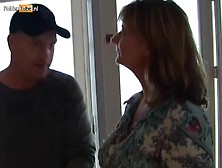 Porno Bob komt in het webcamhuis om Lola’s kutje te laten spuiten