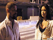 Latin – Colombiana En La Calle