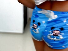 El cornudo de mi vecino me apuesta el rico culo de la puta de su esposa por unos centavos de pesos.