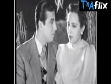 Aminah Rizq Sexy Scene In Qalb Imraa