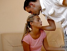 HUNT4K.  Joven Pareja Desea Dinero En Efectivo,  Entonces ¿por Qué