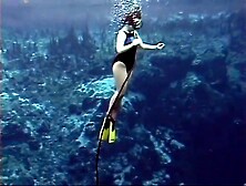 Barefoot mermaid scuba training