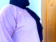 Arab Stepmom In Niqab Craves Anal From Hotel Staff For Her Big Bubble Butt!