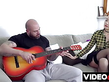 Polskie porno - Nauka gry na gitarze