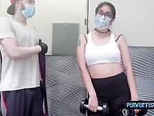 Onlyfans model gets content from man at the gym