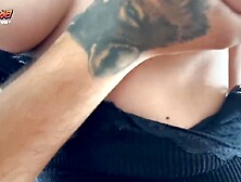 Ci scopiamo la mom di un nostro fan e lei urla di piacere