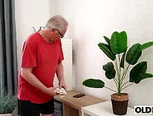 Sure,  your Daughter can Stay here for 2 Days! Breiny Zoe at OldHans