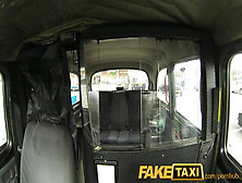 Faketaxi - Kanos Csajt Meglepetés Éri A Hátsó Ülésen