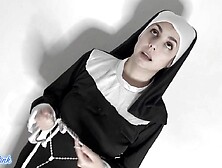 Suora TETTONA BLASFEMA si fa scopare e con una SPAGNOLA si fa ricoprire di sborra