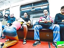 ДЕВУШКА СОСАЛА ПАРНЮ В ПОЕЗДЕ ПРИ ВСЕХ в метро