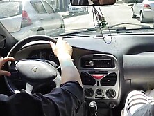 Professora de biologia dá uma boa nota para um aluno bronzeado de saia curta depois que ela faz um boquete nele e de dar o cu pa