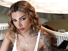 SEX TAPE ITALIANO AMATORIALE - Tami Tsunami si fa scopare e leccare i piedi intensamente in vacanza