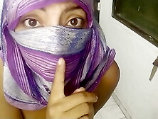 Attractive Horny MILF IN Hijab Niqab Muslim Arab Masturbate Gushy Squirting Twat On Live Camera