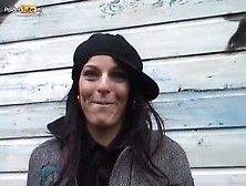 Slanke tiener(18+) wil liften en geneukt worden