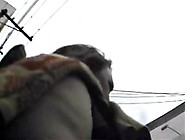 Coroa sem calcinha no desfile de rua