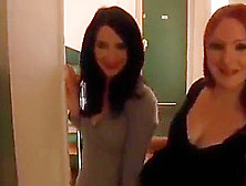 Pute fran&ccedil aise ram&egrave ne une copine chez Step son client