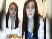 2 Teens Play on Cam